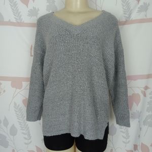 Forever 21 Sleeve V-neck sweater size M